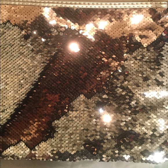 Rose Gold Sequin Zipper Bag With Wrist  Strap - Picture 6 of 6